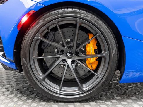 Used 2024 McLaren 750S Spider image 42