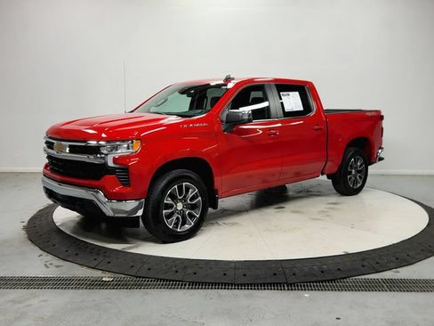 Used 2024 Chevrolet Silverado 1500 LT AWD/4WD image 4