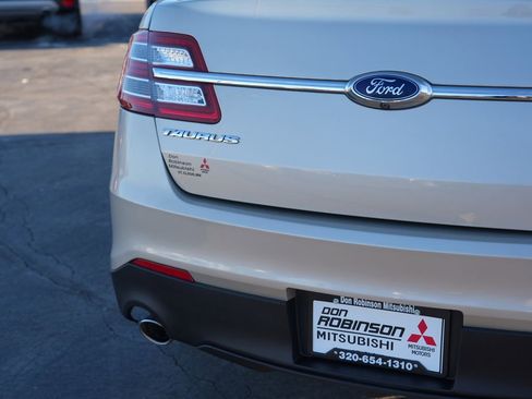 Used 2018 Ford Taurus SE image 10