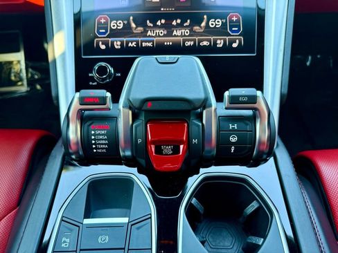 Used 2020 Lamborghini Urus AWD/4WD image 25