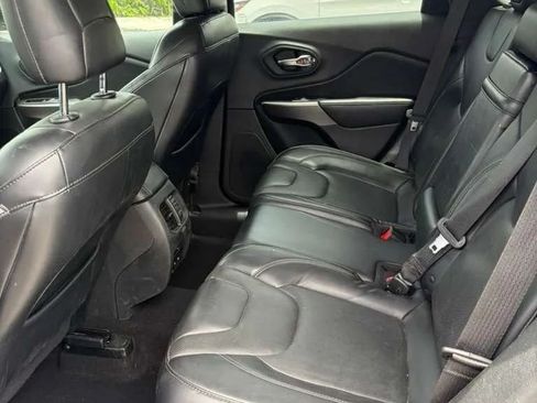 Used 2019 Jeep Cherokee Limited AWD/4WD image 7