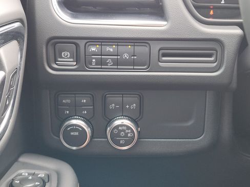 Used 2023 GMC Yukon AT4 AWD/4WD image 22