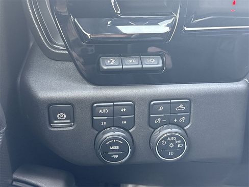 Used 2024 Chevrolet Silverado 2500 ZR2 w/ Technology Package image 17