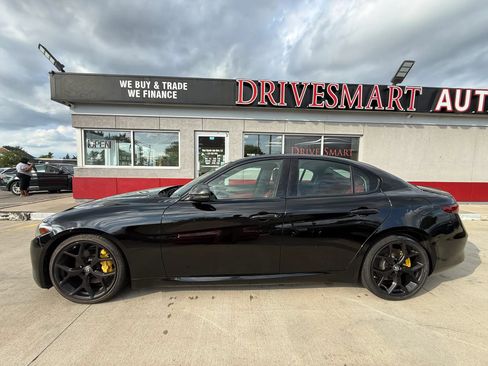 Used 2020 Alfa Romeo Giulia Ti w/ Nero Edizione RWD image 5