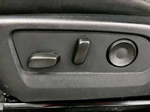 Used 2023 Chevrolet Colorado Trail Boss w/ Technology Package AWD/4WD image 31