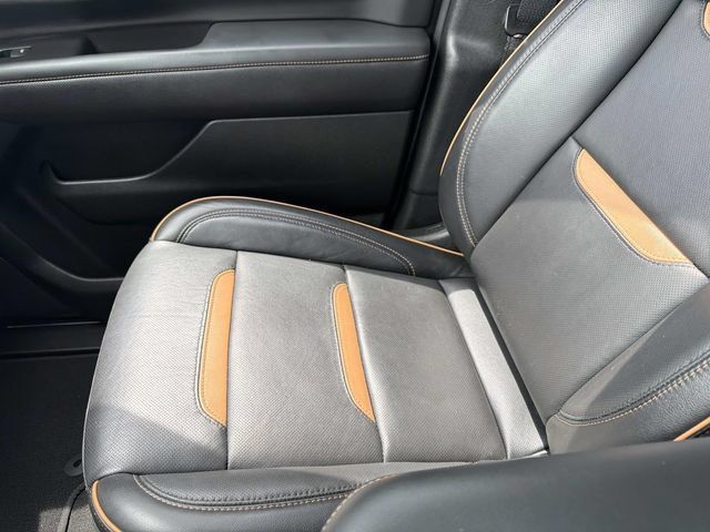 Used 2024 GMC Yukon AT4 w/ Technology Package AWD/4WD image 21