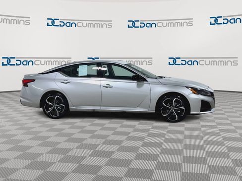 Used 2024 Nissan Altima 2.5 SR FWD image 9