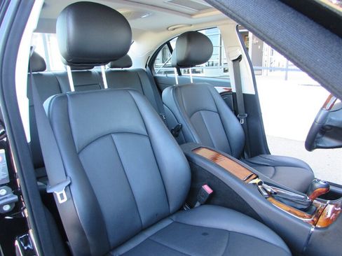 Used 2009 Mercedes-Benz E 350 4MATIC Sedan image 24