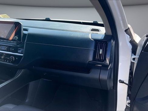 Certified 2022 Nissan Pathfinder SV FWD image 27