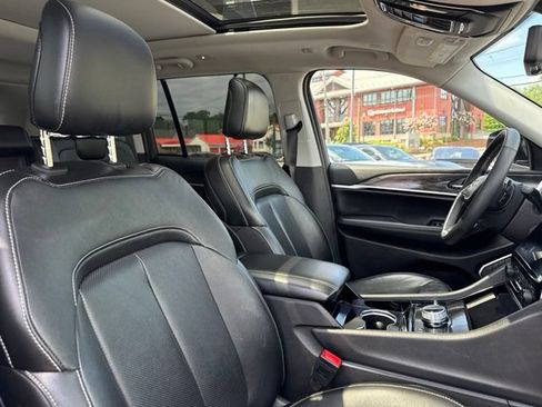 Used 2022 Jeep Grand Cherokee Limited 4xe w/ Luxury Tech Group II AWD/4WD image 28