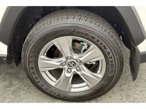 Used 2025 Toyota RAV4 XLE w/ Convenience Package image 4
