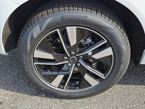 New 2026 Volvo XC60 B5 Plus w/ Protection Package Premier AWD/4WD image 7