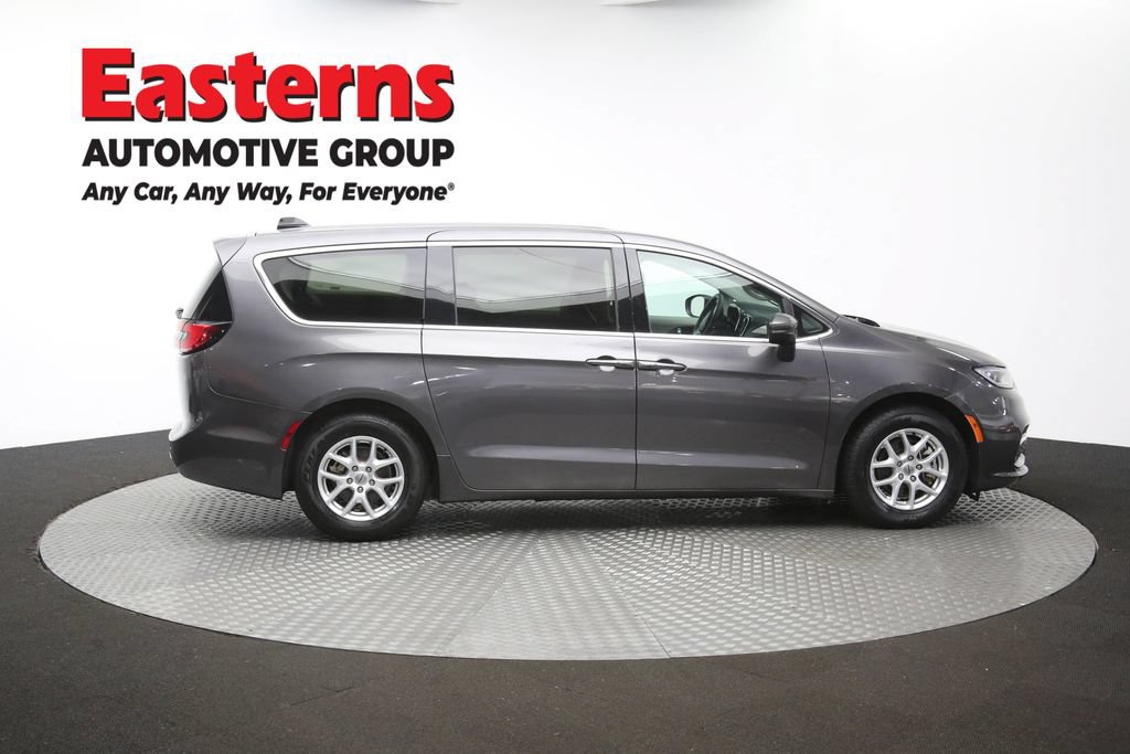 Used 2023 Chrysler Pacifica Touring-L FWD image 46
