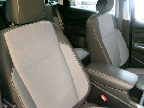 Used 2019 Ford Escape SE w/ Ford Safe & Smart Package FWD image 10