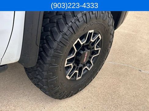 Used 2025 GMC Sierra 2500 AT4X AWD/4WD image 18