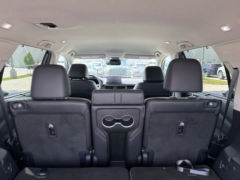 Used 2025 Honda Pilot EX-L image 8