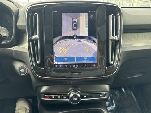 Used 2025 Volvo XC40 B5 Plus AWD/4WD image 25