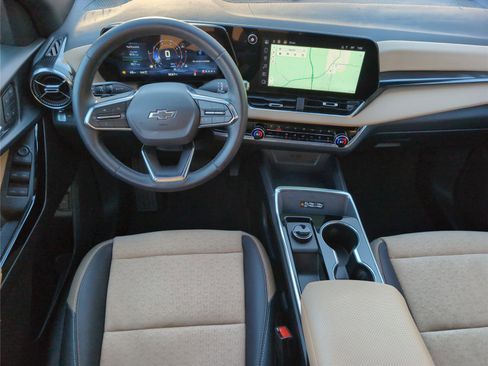 Used 2025 Chevrolet Equinox ACTIV w/ Safety and Technology Package image 27