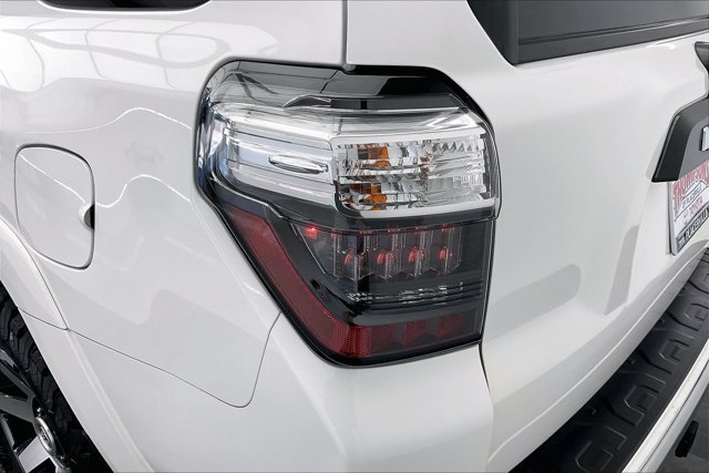 Used 2017 Toyota 4Runner TRD Off-Road Premium AWD/4WD image 30