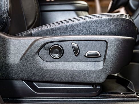 Used 2025 GMC Sierra 3500 Denali w/ Denali Reserve Package image 29