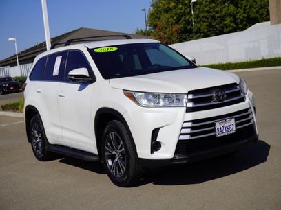 Used 2018 Toyota Highlander LE w/ Carpet Mat Package (TMS)