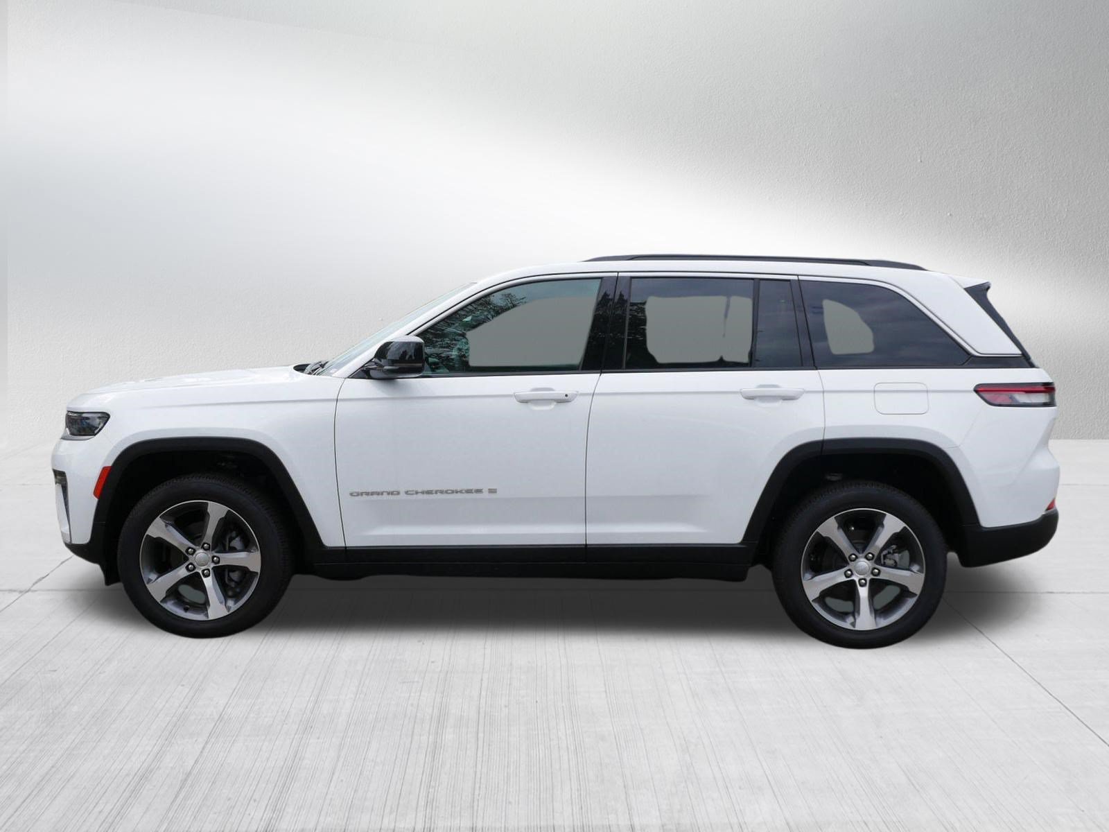 New 2026 Jeep Grand Cherokee Limited w/ Trailer Tow Package AWD/4WD image 4