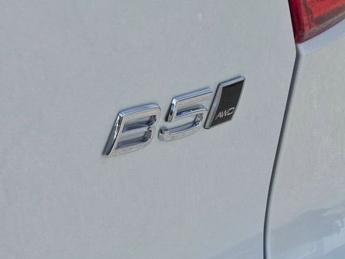 New 2026 Volvo XC40 B5 Plus w/ Protection Package Premier image 9