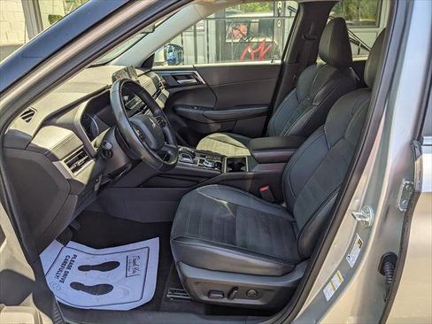 Used 2024 Mitsubishi Outlander SE Black Edition AWD/4WD image 9