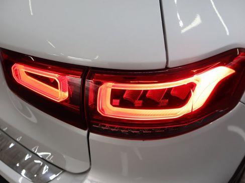 Used 2020 Mercedes-Benz GLB 250 GLB 250 w/ Premium Package image 29