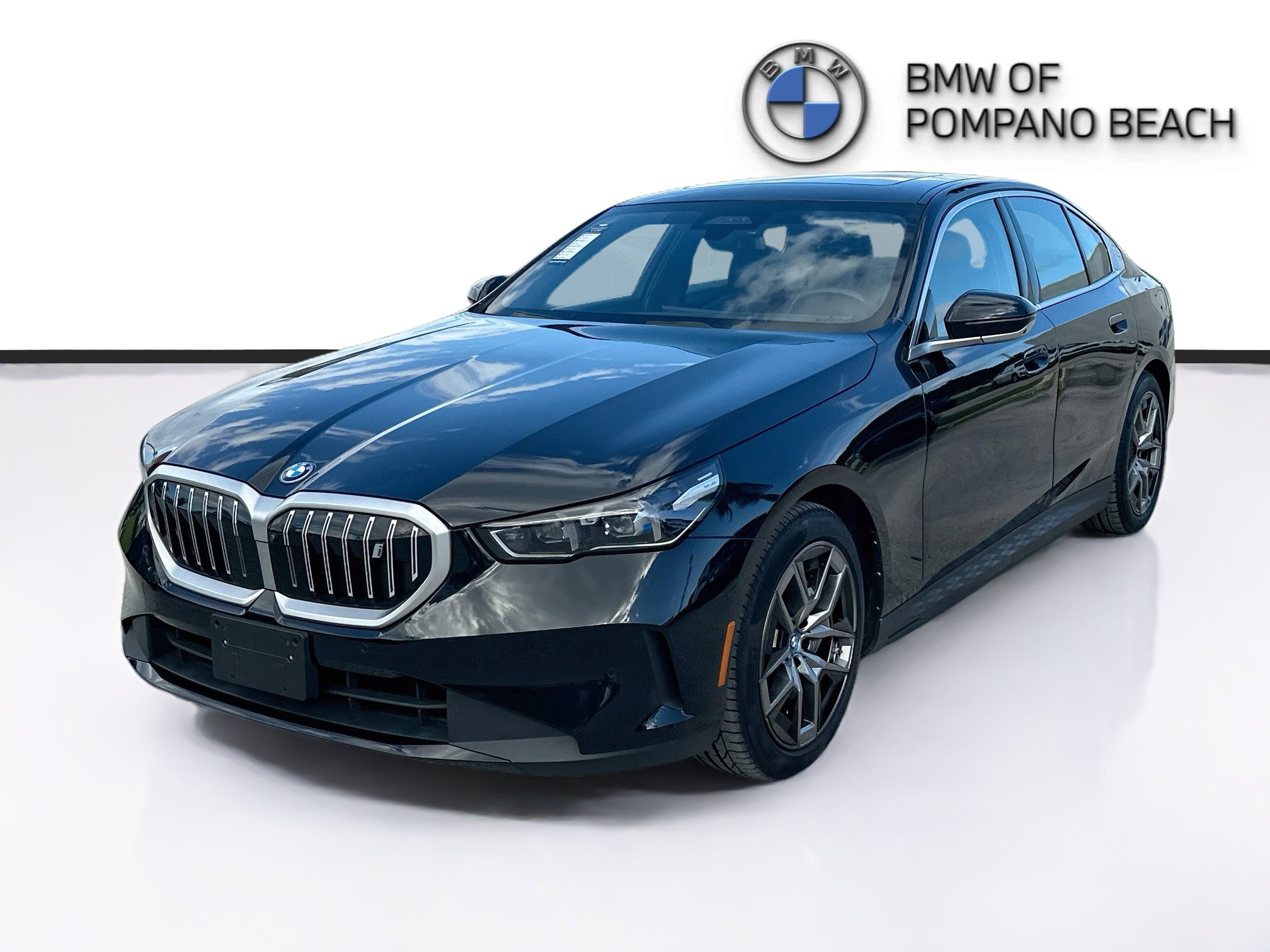 Used 2025 BMW i5 xDrive40 w/ Premium Package AWD/4WD image 3