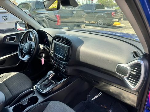 Used 2020 Kia Soul GT-Line FWD image 19