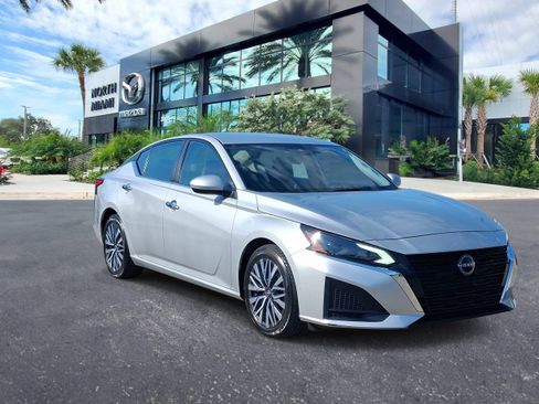 Used 2023 Nissan Altima 2.5 SV image 3