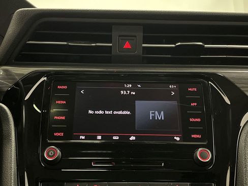 Used 2020 Volkswagen Passat 2.0T R-Line image 18