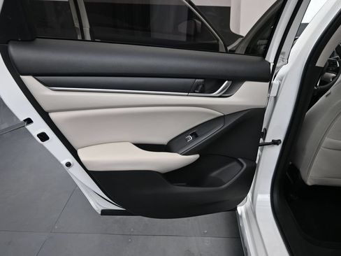 Used 2019 Honda Accord EX image 17