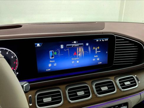 Used 2024 Mercedes-Benz Maybach GLS 600 4MATIC image 26
