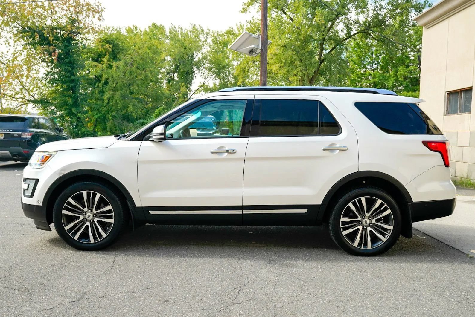 Used 2017 Ford Explorer Platinum AWD/4WD image 8