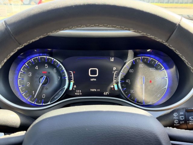 Used 2025 Chrysler Pacifica Select FWD image 23