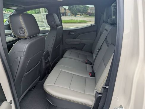 New 2026 Chevrolet Colorado ZR2 w/ Technology Package AWD/4WD image 10