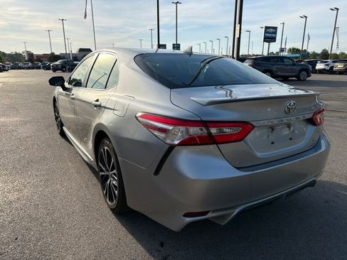 Used 2020 Toyota Camry SE FWD image 6