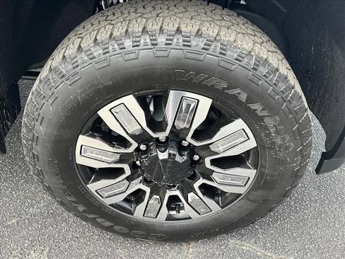 New 2026 GMC Sierra 2500 Denali w/ Denali Reserve Package AWD/4WD image 15