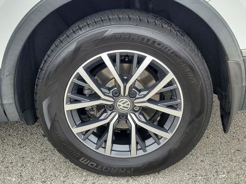 Used 2020 Volkswagen Tiguan SE image 6