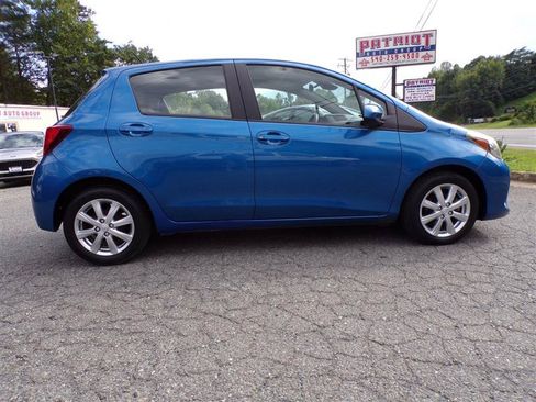 Used 2017 Toyota Yaris 4-Door Hatchback FWD image 11