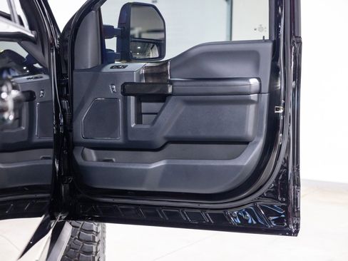 Used 2022 Ford F250 Lariat w/ Lariat Ultimate Package AWD/4WD image 26