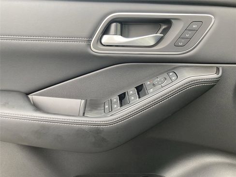 New 2026 Nissan Rogue Platinum w/ Tech Package image 24