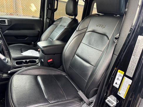 Used 2018 Jeep Wrangler Unlimited Sahara w/ Quick Order Package 24M Moab image 3