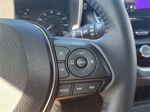 Used 2025 Toyota Corolla SE image 19