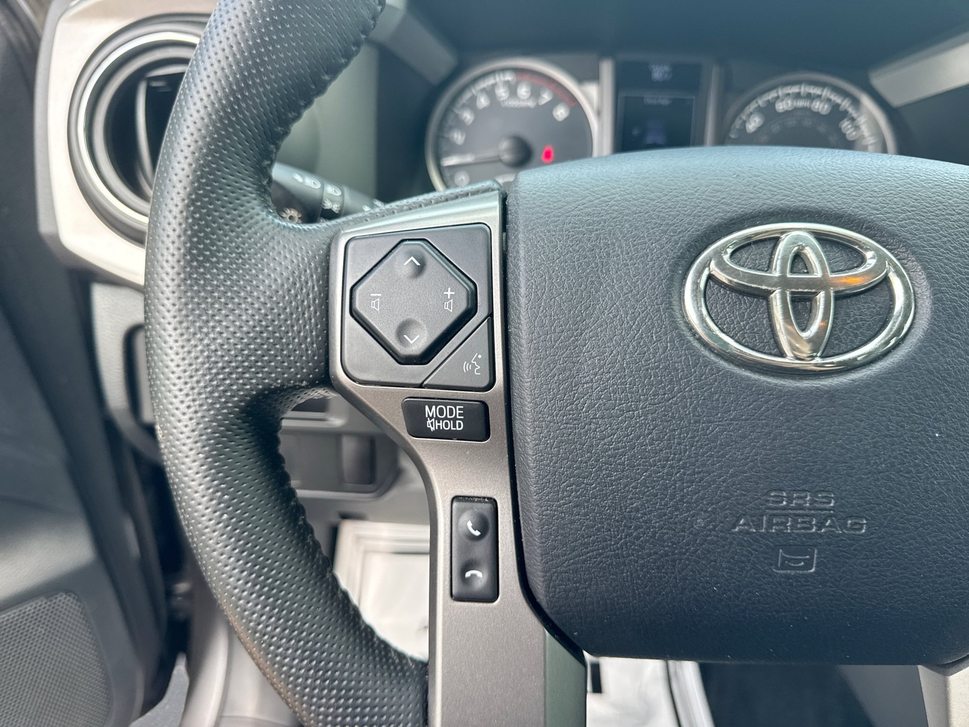 Used 2016 Toyota Tacoma SR5 RWD image 24