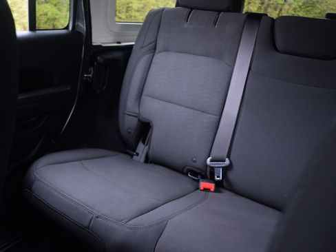 Used 2018 Jeep Wrangler Unlimited Sport S image 16