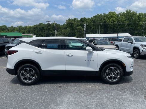 Certified 2025 Chevrolet Blazer LT FWD image 2