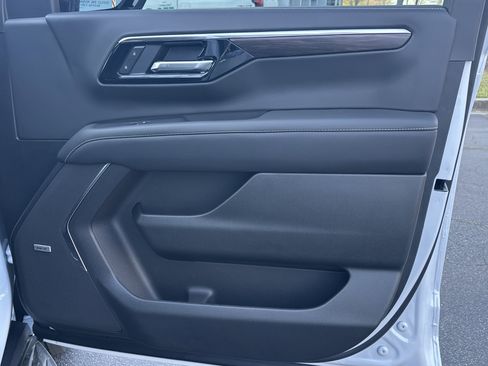 New 2026 Chevrolet Suburban Premier image 11